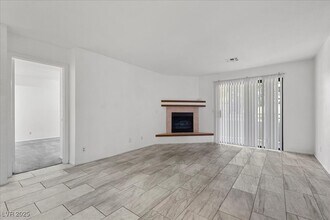 2623 S Durango Dr in Las Vegas, NV - Building Photo - Building Photo
