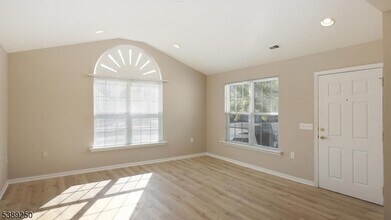 42 Chandler Ct in Hillsborough Township, NJ - Building Photo - Building Photo