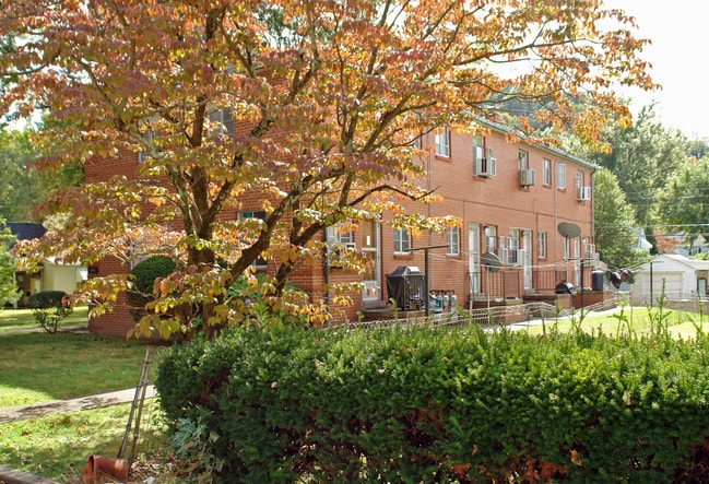 4011 Venable Ave SE in Charleston, WV - Foto de edificio - Building Photo