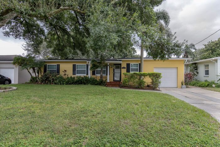 226 W Spruce St in Orlando, FL - Building Photo