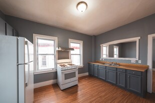 130 Shurtleff St in Chelsea, MA - Building Photo