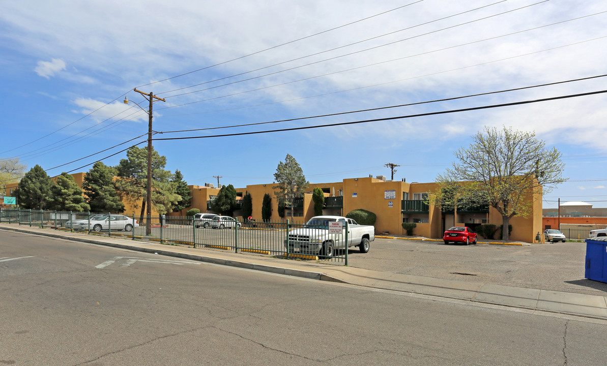 Aspen Springs Apartments in Albuquerque, NM - Foto de edificio