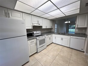 4552 Weybridge St in Sarasota, FL - Building Photo - Building Photo