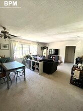 117 Lake Shore Rd, Unit 3 in Boston, MA - Building Photo - Building Photo