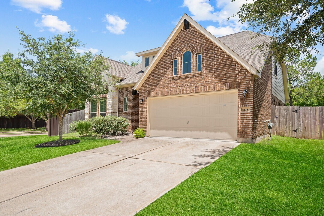 5138 Rollingstone Rd in Richmond, TX - Building Photo