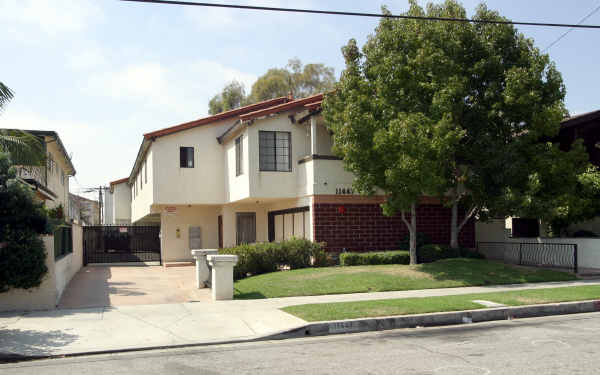 11447 Oxford Ave in Hawthorne, CA - Building Photo - Building Photo