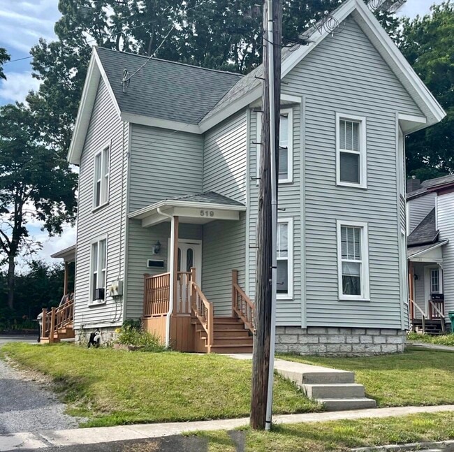 521 Curtis St, Unit Upper