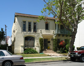 121 S Rexford Dr in Beverly Hills, CA - Building Photo - Building Photo