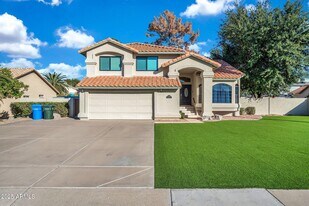 5044 E Paradise Ln in Scottsdale, AZ - Building Photo