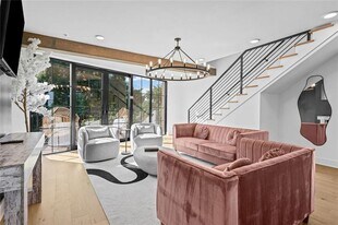 346 Peters St SW in Atlanta, GA - Building Photo