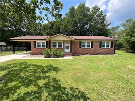 1422 Grandview Dr in Fayetteville, NC - Building Photo