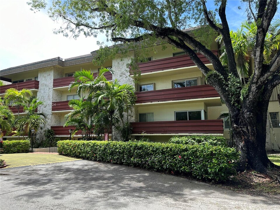 1205 Mariposa Ave in Coral Gables, FL - Building Photo