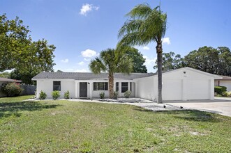 1224 Angela Maria Rd in Sarasota, FL - Building Photo - Building Photo