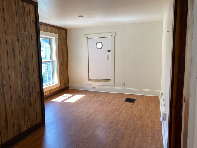 16 Oak St, Unit 2 in Athens, OH - Building Photo - Building Photo