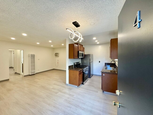 12721 Matteson Ave in Los Angeles, CA - Building Photo - Building Photo