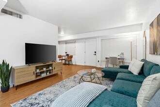 109 E Broadway Rd in Tempe, AZ - Foto de edificio - Building Photo