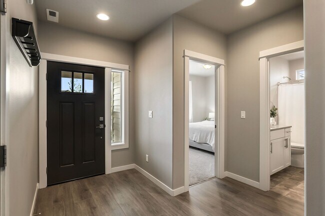 20449 SE Senden Ln in Bend, OR - Building Photo - Building Photo