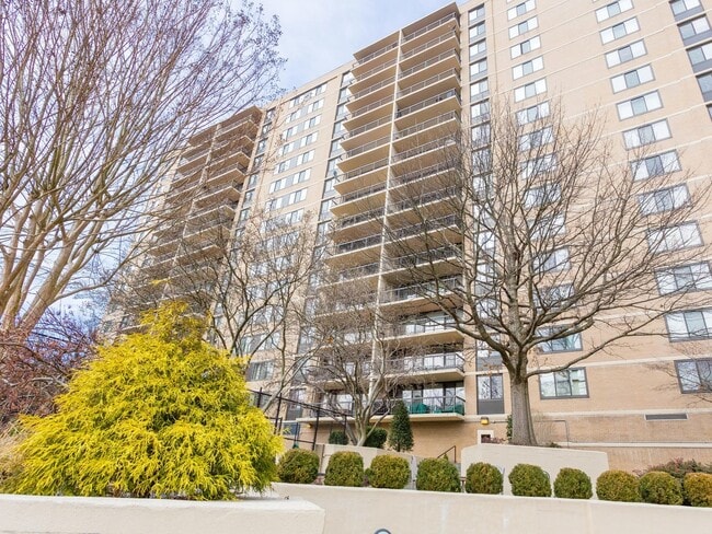 property at 5500 Holmes Run Pkwy