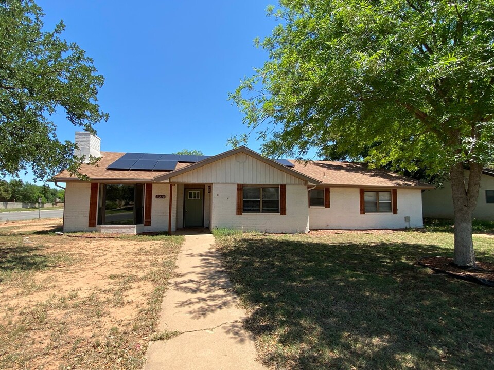 5218 Green Valley Trail in San Angelo, TX - Building Photo