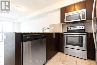 1410-1410 Dupont St in Toronto, ON - Building Photo - Building Photo