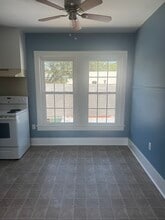 302 E Pine St, Unit B in Ponchatoula, LA - Foto de edificio - Building Photo