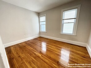 108 Buttonwood St, Unit #2 in Boston, MA - Foto de edificio - Building Photo