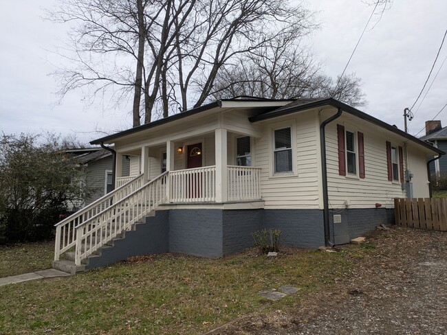 2708 Scottish Pike in Knoxville, TN - Building Photo - Building Photo