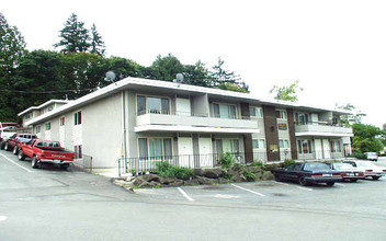 Wind & Hide Apartments in Bothell, WA - Building Photo - Building Photo