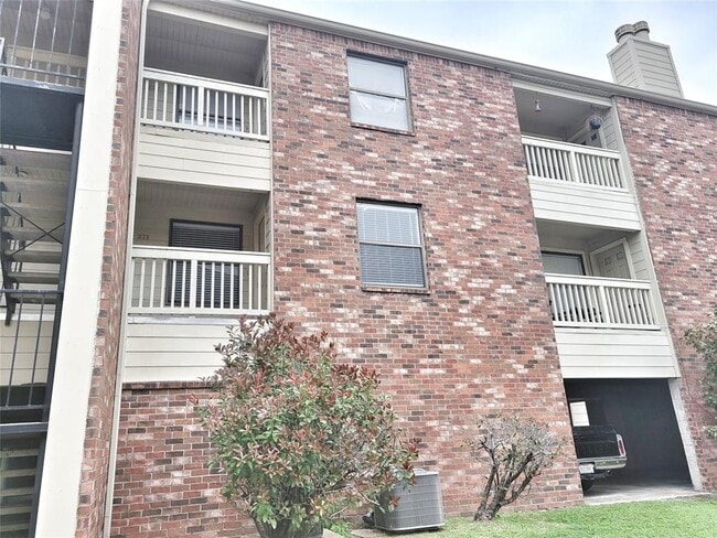 property at 2501 Gulf Fwy