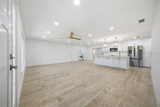 1301 62nd Terrace S in St. Petersburg, FL - Building Photo - Building Photo