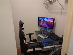 7333 New Hampshire Ave, Unit 11th Floor in Takoma Park, MD - Building Photo - Building Photo