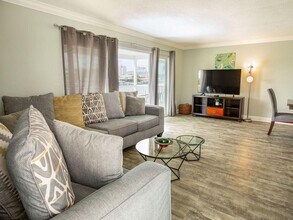 185 Brightwater Dr in Clearwater, FL - Building Photo - Building Photo