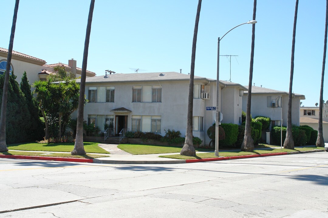 680 S Norton Ave in Los Angeles, CA - Foto de edificio