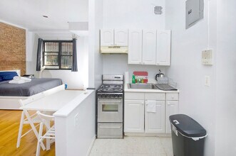 215 B E 95th St in New York, NY - Building Photo - Building Photo