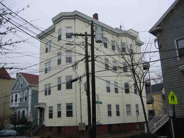 28 Essex St in Cambridge, MA - Building Photo