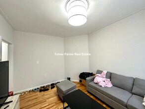153 E Cottage St, Unit 1 in Boston, MA - Foto de edificio - Building Photo