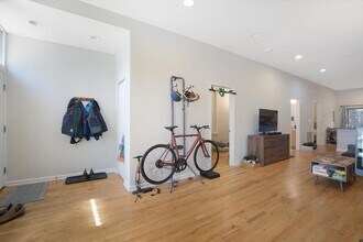 2016 W Wabansia Ave in Chicago, IL - Building Photo - Building Photo