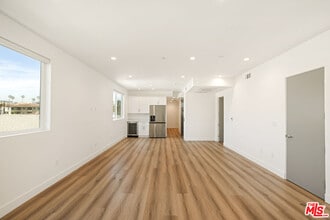 834 S Shenandoah St in Los Angeles, CA - Building Photo - Building Photo
