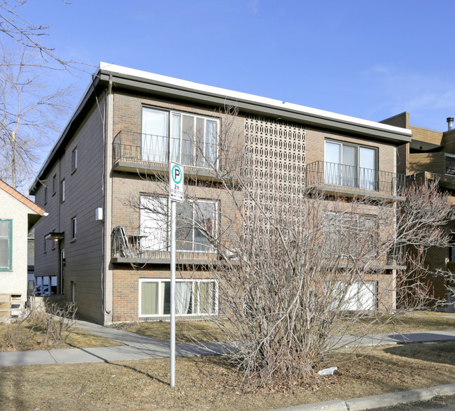 916 3rd Ave NW in Calgary, AB - Building Photo - Primary Photo