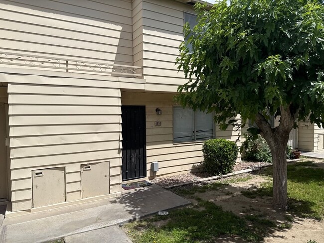 4653 Mill Valley Dr in Las Vegas, NV - Foto de edificio - Building Photo