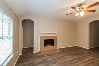 904 Starling Ln in Aubrey, TX - Foto de edificio - Building Photo