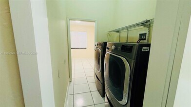 16605 SW 90th St in Miami, FL - Building Photo - Building Photo