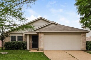 8412 Seven Oaks Ln in Denton, TX - Building Photo