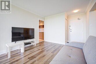 260-1260 Seneca Hill Dr in Toronto, ON - Building Photo - Building Photo