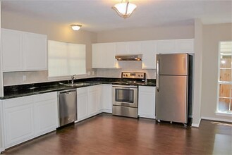 13 Blue Fox Rd in Spring, TX - Building Photo - Building Photo