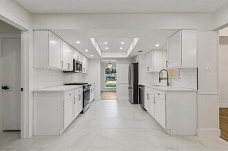 1704 Venetian Cir in Arlington, TX - Building Photo - Building Photo