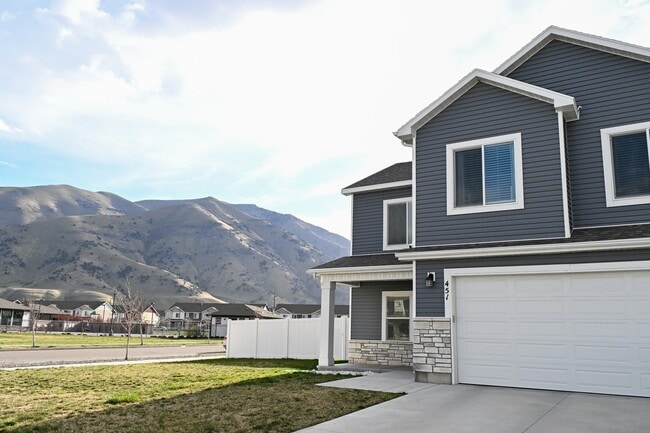 451 S 1440 E in Hyrum, UT - Building Photo - Building Photo
