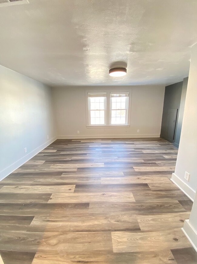 2409 Omro Rd in Oshkosh, WI - Building Photo - Building Photo