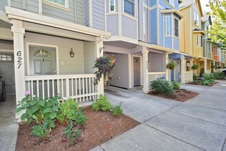 Calico Place Townhomes in Portland, OR - Building Photo - Primary Photo