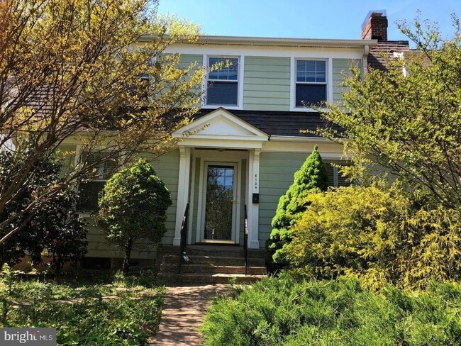 8106 Maple Ridge Rd in Bethesda, MD - Building Photo - Building Photo